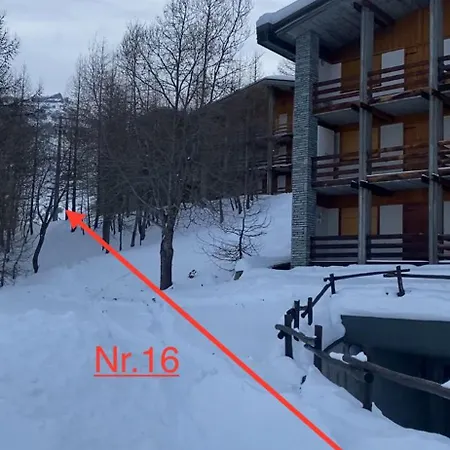 Grandes Mourailles In & Out