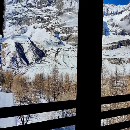 Grandes Mourailles In & Out